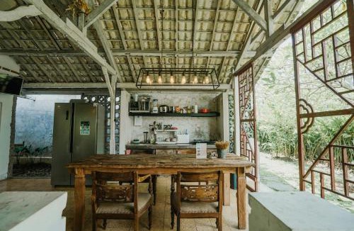 Celuk House | Studio room with Jacuzzi near Ubud