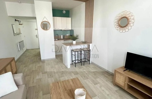 Saint-Germain-en-Laye Apartment | Studio Saint-Germain-en-Laye -RER A- Near Paris