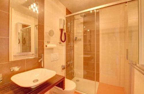 Anzere Apartment | Studio Saturne 102 sur la place du village a Anzere