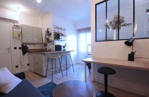 18th Arrondissement Apartment | Studio scenic view Paris Roofs - Montmartre