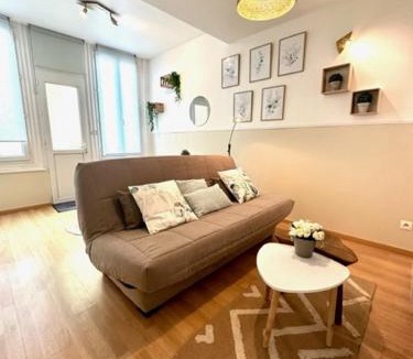Saint-Martin-du-Littoral Apartment | Studio, Sea and the Beach