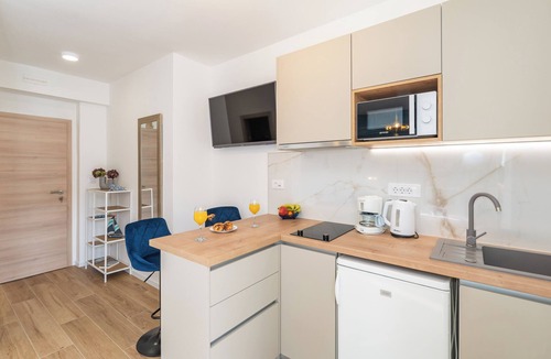 Zaton Apartment | Studio Seastar apartment with a balcony sea viewn