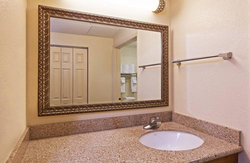 St. Paul Square Apartment | Studio Short Walk to the Convention Center! | Free Breakfast + Outdoor Pool + 24-Hour Business Center