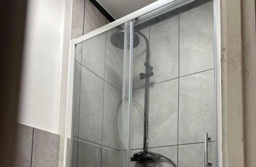 Acton Apartment | Studio - Sleeps 2 - Acton Park and Stn Close