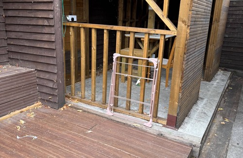 Brunel Apartment | Studio - Sleeps 2 - Garden - Parking - Wifi