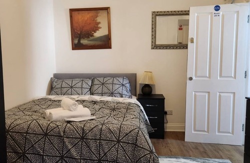 Stone Apartment | Studio - Sleeps 2 - Parking - Wifi