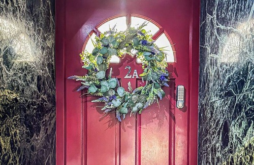 Ealing Apartment | Studio - Sleeps 2 - Short Walk to Ealing Broadway