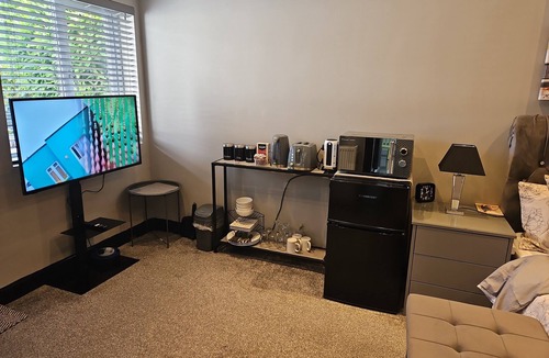 Dudley Apartment | Studio Sleeps 2 with Free Parking