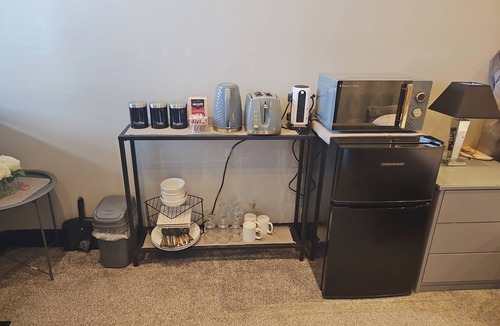 Dudley Apartment | Studio Sleeps 2 with Free Parking