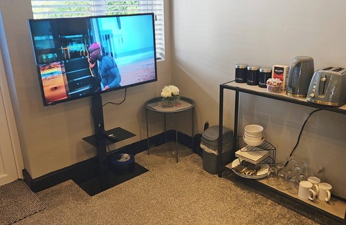 Dudley Apartment | Studio Sleeps 2 with Free Parking