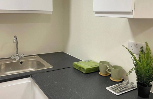 Acton Apartment | Studio Sleeps 2 with Walk-In Shower