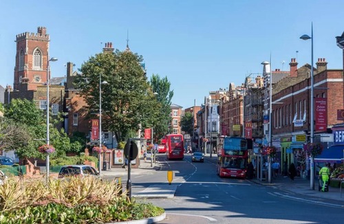 South Acton Apartment | Studio Sleeps 3 - Outdoor Space - Pet Friendly