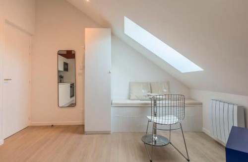 Annappes Apartment | Studio sous les combles côté rue, parking gratuit