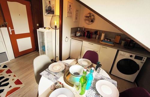 Anatole France Danton Apartment | Studio "Sous les Toits