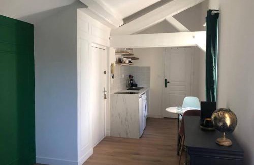 3rd Arrondissement Apartment | Studio sous les toits