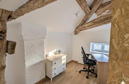 Irigny Apartment | Studio spacieux avec bureau - Calme & Proche Lyon