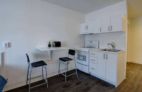 Laval Apartment | Studio Spacieux Laval, tout inclue, wifi, parking