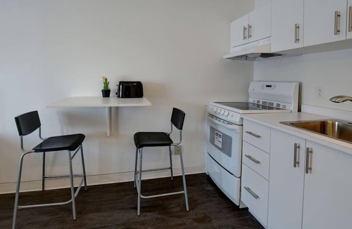 Laval Apartment | Studio Spacieux Laval, tout inclue, wifi, parking
