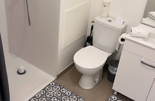 Decines-Charpieu Apartment | Studio Stade ol Proche Euroexpo