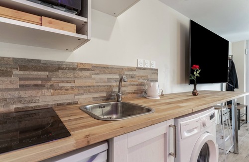Villeneuve-le-Roi Apartment | Studio Stand by Me - Studio Apartment, Sleeps 2
