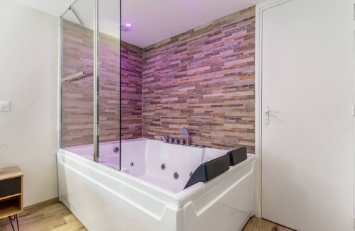 Villeneuve-le-Roi Apartment | Studio Stand by Me - Studio Apartment, Sleeps 2