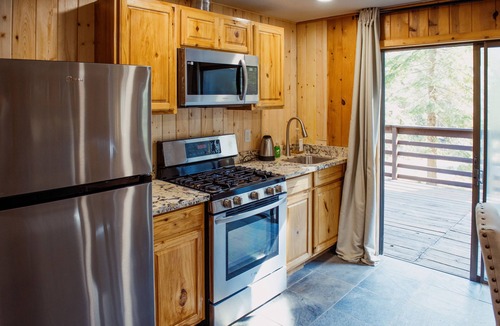Echo Lake Cabin | Studio style cabin in Twin Bridges with Mountain View’s near Sierra Ski Resorts