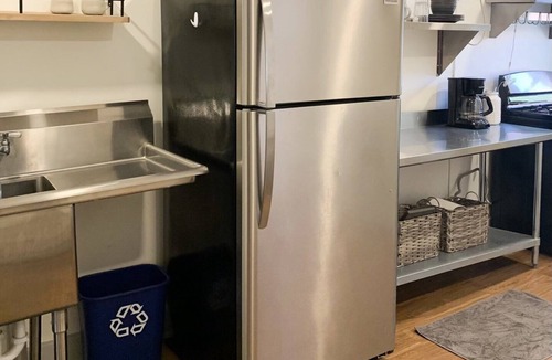 Lancaster House | Studio Style - open space No private bedroom Downtown Lancaster