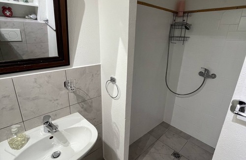 Neuchatel Apartment | Studio Suisse au Coeur de Neuchâtel