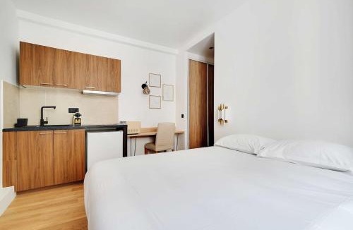 Quartier de l'Ecole-Militaire Apartment | Studio-Suite 4 stars, 15m from Eiffel, Refined