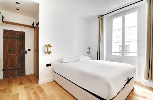 Quartier de l'Ecole-Militaire Apartment | Studio-Suite 4 stars, 15m from Eiffel, Refined