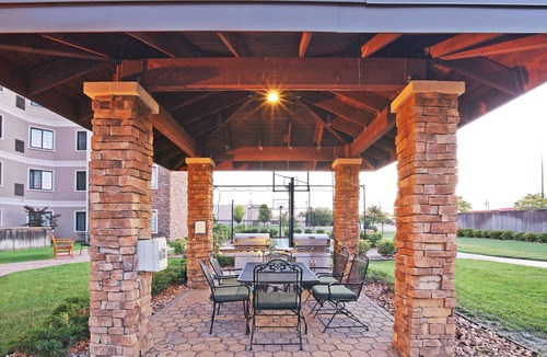 South Tulsa Apartment | Studio Suite in Tulsa | FREE Breakfast + Fitness Center
