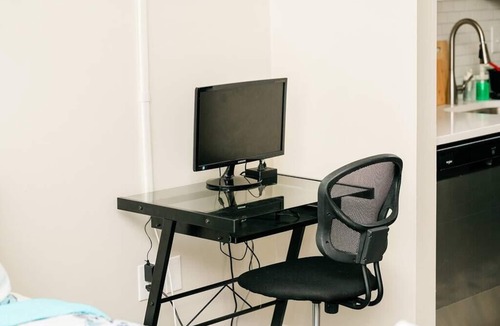 Manchester Apartment | Studio Suite - No Steps - Walkable & Free Parking