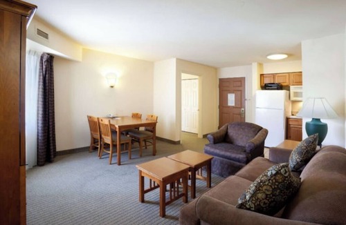 Vance Jackson Hotel | Studio Suite Queen @ San Antonio Northwest Hotel