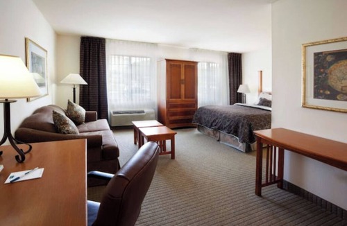 Vance Jackson Hotel | Studio Suite Queen @ San Antonio Northwest Hotel