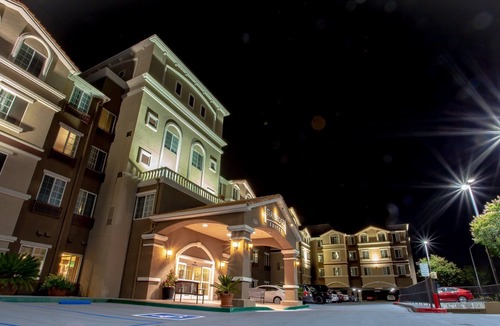 Milpitas Apartment | Studio Suite w/Roll-In Shower | Free Breakfast