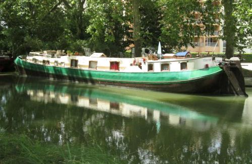 Ramonville-Saint-Agne Boat Rental | studio sur péniche La Tortue