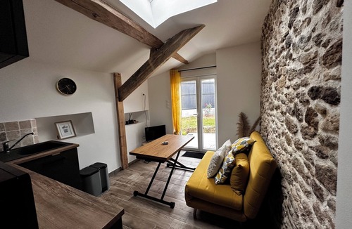 Saint-Mars-d'Outille Apartment | Studio T1 with courtyard