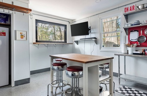 West Ashley Apartment | Studio Tahoe - w/Private yard w/Deck and Fire Pit