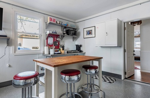 West Ashley Apartment | Studio Tahoe - w/Private yard w/Deck and Fire Pit