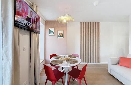 Metz Apartment | Studio - Terracotta - Netflix