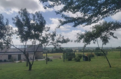 Saint-M'Herve Apartment | Studio, Terrasse 40 m2, Jardin 2000 m 2, Vue Imprenable