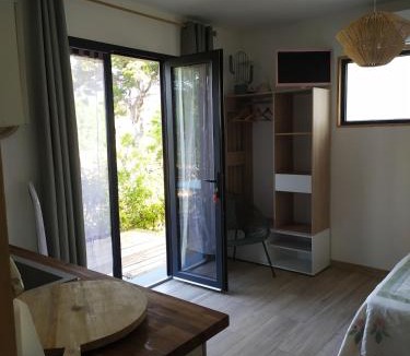 Montredon-des-Corbieres Apartment | Studio terrasse au calme près de Narbonne