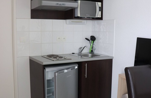 Salies-de-Bearn Apartment | Studio Terrasse Dans Résidence Avec Piscine B35