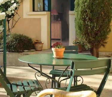 Pougnadoresse Apartment | STUDIO TERRASSE PISCINE UZES PONT DU GARD