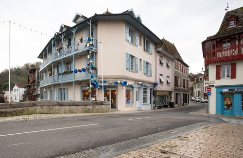 Salies-de-Bearn Apartment | Studio Tess Apartment with Wi-Fi