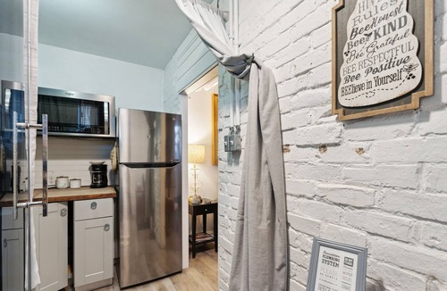 Metropolitan Apartment | Studio @ the Hive, Cozy Cute