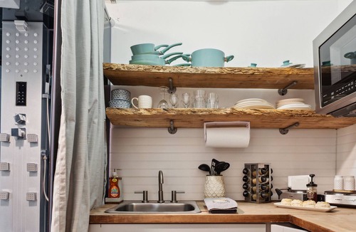 Metropolitan Apartment | Studio @ the Hive, Cozy Cute