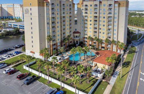 Florida Center Apartment | Studio · The point Studio 10 min Universal