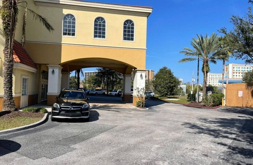 Florida Center Apartment | Studio · The point Studio 10 min Universal