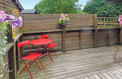 Cullompton Ski Chalet | Studio timber lodge with one double.